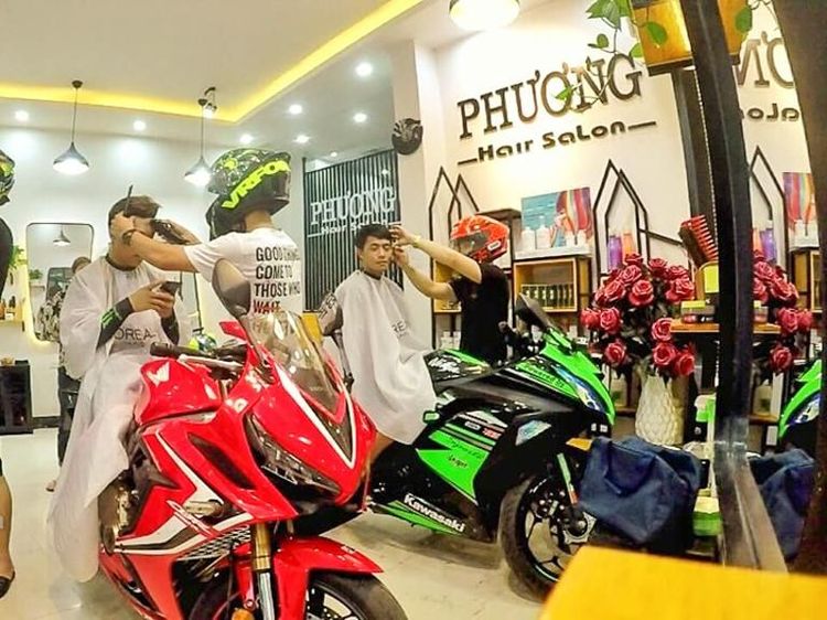 Moge Mahal Cuma Jadi Kursi di Pangkas Rambut!
