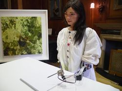 Perkenalkan Ai-Da, Robot Seniman yang Jago Melukis