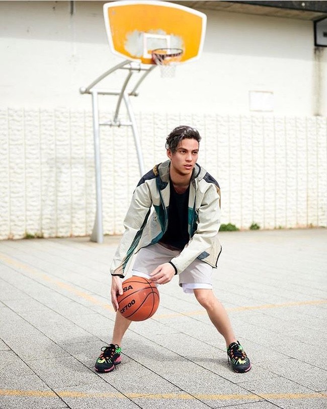 Liam merupakan anak dari seorang ibu berdarah Jepang dan seorang ayah Amerika. Ia lahir di Amerika Serikat, tinggal di California, saat ini tingginya 180 cm dan beratnya 72 kg. Foto: Instagram @liam_nikuro