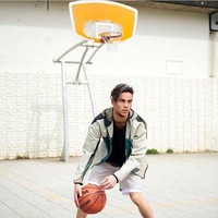 Liam merupakan anak dari seorang ibu berdarah Jepang dan seorang ayah Amerika. Ia lahir di Amerika Serikat, tinggal di California, saat ini tingginya 180 cm dan beratnya 72 kg. Foto: Instagram @liam_nikuro