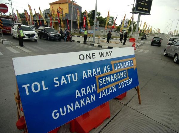 One Way Arus Balik Diberlakukan dari Kalikangkung-Cikampek Utama