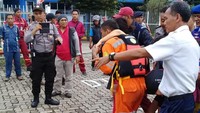 Para penumpang dievakuasi ke Pelabuhan Bakauheni. Istimewa.