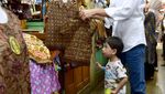 Melihat Akrabnya Jokowi dan Jan Ethes Beli Batik di Pasar Beringharjo