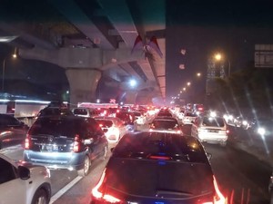 Video Kepadatan Lalin di Tebet Arah Kampung Melayu Sore Ini