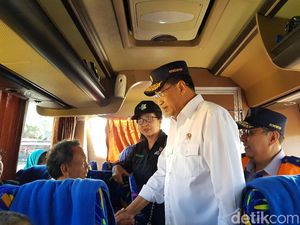 Tinjau Terminal Tingkir Salatiga, Menhub Cek Kesehatan Sopir Bus