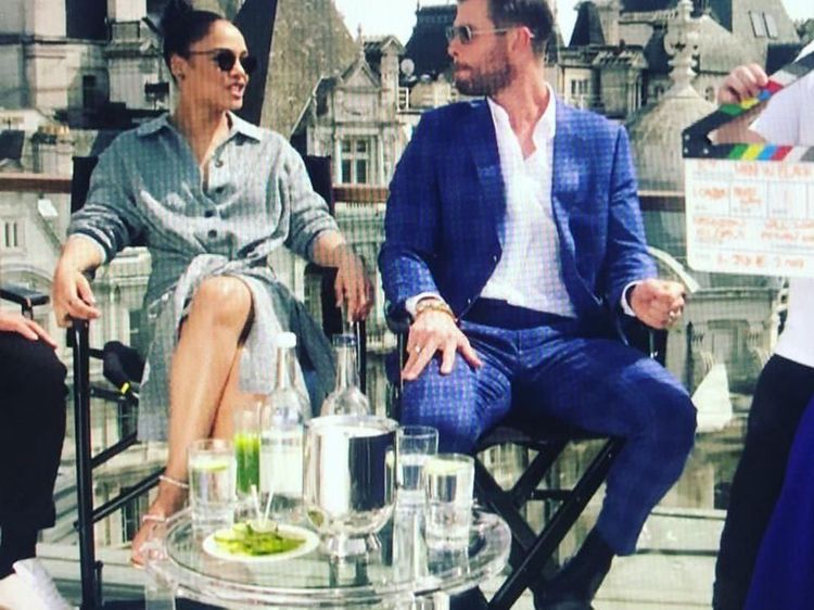 Main Bareng Chris Hemsworth Lagi, Tessa Thompson Doyan Makan Tiram dan Caviar