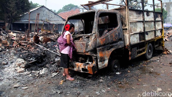 Kondisi Lapak Pemulung di Pasar Minggu Pasca Terbakar