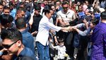 Melihat Akrabnya Jokowi dan Jan Ethes Beli Batik di Pasar Beringharjo