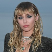 Dalam wawancara dengan majalah Elle pada 2015, Miley Cyrus menyebut dirinya sebagai panseksual. Di juga mengatakan bisa menyukai siapa saja kecuali binatang. Foto: Neilson Barnard/Getty Images