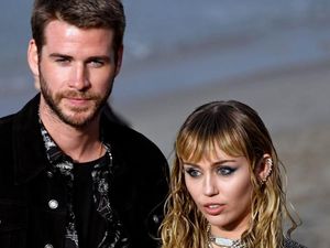Sudah Menikah, Miley Cyrus Mengaku Masih Tertarik dengan Wanita