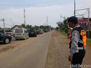 Libur Lebaran, Lalu Lintas ke Pantai Anyer Macet