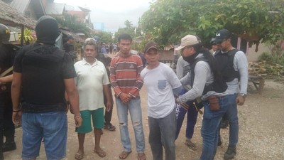 Detik-detik Penangkapan 81 Pelaku Bentrokan dan Pembakaran Rumah di Buton
