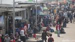 Wisatawan Menyemut di Pelabuhan Kali Adem