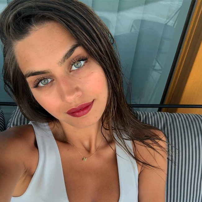 Amine Gulse yang lahir dan dibesarkan di Swedia itu dikatakan menguasai empat bahasa, yakni Turki, Inggris, Swedia, dan Spanyol. (Foto: Instagram/@gulseamine)