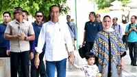 Jokowi dan keluarga berangkat dari Gedung Agung dengan berjalan kaki menuju Pasar Beringharjo pada Sabtu (8/6) pukul 11.00 WIB (Foto: Muchlis Jr - Biro Pers Sekretariat Presiden).