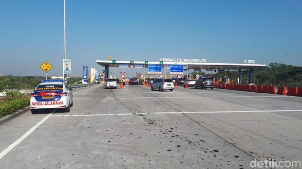 Gerbang Tol Warugunung
