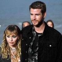 Hari ini, perwakilan Miley mengungkap jika keduanya sudah sepakat untuk berpisah. Keduanya dikatakan ingin fokus pada karier dan diri mereka sendiri. Miley dan Liam diketahui baru menikah selama delapan bulan dan sudah menjalani hubungan putus-sambung selama delapan tahun. Foto: Miley Cyrus dan Liam Hemsworth (Getty Images/Neilson Barnard)