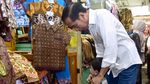 Melihat Akrabnya Jokowi dan Jan Ethes Beli Batik di Pasar Beringharjo