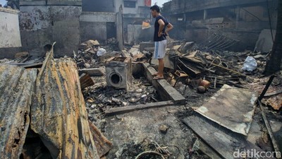 Potret Kebakaran Hebat yang Hanguskan Lapak Pemulung di Pasar Minggu