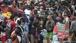Wisatawan Menyemut di Pelabuhan Kali Adem