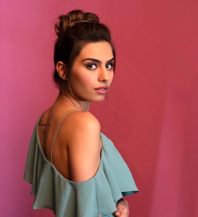 Setelah pindah ke Istanbul, Amine berkarier sebagai aktris dan model. Wanita 26 tahun tersebut pernah membintangi serial televisi Turki di tahun 2015. (Foto: Instagram/@gulseamine)