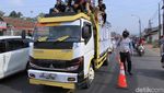 Meski Dilarang, Pemudik Masih Gunakan Mobil Bak Terbuka