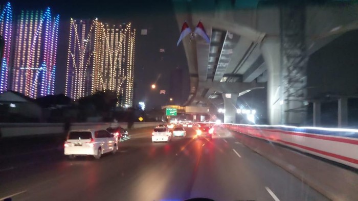 Lalu lintas usai one way di Tol Cikampek arah Jakarta