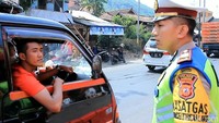 Menyikapi hal tersebut, pihaknya terus melakukan imbauan dan sosialisi di lapangan baik secara langsung dan tidak langsung atau melalui papan imbauan.