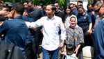 Melihat Akrabnya Jokowi dan Jan Ethes Beli Batik di Pasar Beringharjo