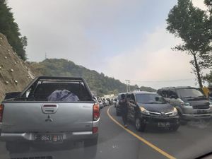 Cerita Robert Berangkat Subuh dari Cianjur, Terjebak Macet Parah di Puncak