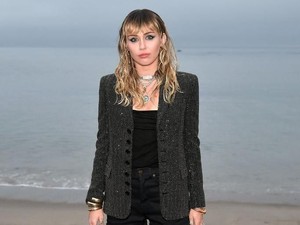 Pisah dari Liam Hemsworth, Miley Cyrus Langsung Curhat Lewat Lagu