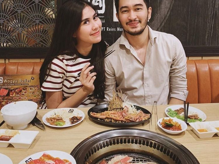 Sedang Hamil, Begini Cantiknya Syahnaz Saat Kulineran