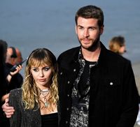 Miley Cyrus dan Liam Hemsworth.