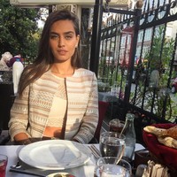 Amine dan Ozil mulai berkencan sejak 2017. Setelah setahun berpacaran, ratu kecantikan dan pemain Arsenal tersebut mengumumkan pertunangan mereka pada Juni 2018. (Foto: Instagram/@gulseamine)