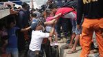 Wisatawan Menyemut di Pelabuhan Kali Adem