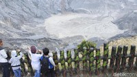 Puluhan ribu wisatawan memadati taman wisata alam (TWA) Tangkuban Parahu di Cikole, Lembang, Kabupaten Bandung Barat (KBB) pada libur lebaran 1440 H, Sabtu (8/6/2019) (Yudha Maulana/detikcom) 