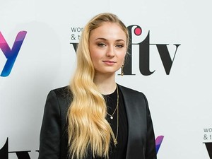 Sophie Turner Posting Foto Langka Jadi Ibu Dua Anak