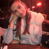 Sebelum menikah Ozil dan Amine pun mengungkap bahwa mereka ingin menerima bentuk lain dari hadiah yang umum diberikan kepada mempelai pengantin. Para tamu undangan dan penggemarnya diminta berpartisipasi dalam sebuah proyek amal. (Foto: Instagram/@gulseamine)