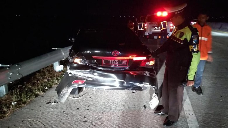 Kecelakaan Beruntun di Tol Madiun-Ngawi, 4 Orang Luka-luka Kecelakaan Beruntun di Tol Madiun-Ngawi, 4 Orang Luka-luka