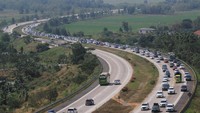 Penamapakan lalin di Tol Cipali, Palimanan, Cirebon, Jawa Barat, Sabtu (8/6/2019). ANTARA FOTO/Dedhez Anggara.
