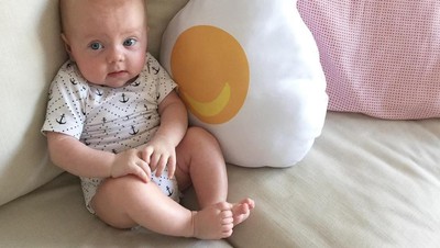 Tingkah Gemas Alaia Moana Saat Makan, Bayi Bule Cantik Marissa Nasution
