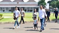 Dua putra Jokowi, Gibran Rakabuming Raka dan Kaesang Pangarep, menantunya Selvi Ananda, serta cucu pertamanya Jan Ethes Srinarendra juga ikut dalam kunjungan tersebut (Foto: Muchlis Jr - Biro Pers Sekretariat Presiden).