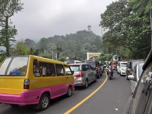 Macet Parah di Puncak Bogor, Kendaraan di Cipanas Mengular 11 Km