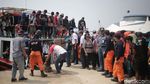 Wisatawan Menyemut di Pelabuhan Kali Adem