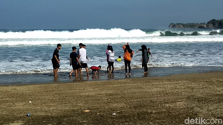 Pantai Serang Tempat Pemudik Lepas Penat Setelah Lelah Di