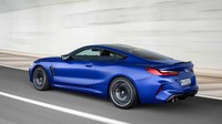 Untuk menambah kesan sporty, BMW M8 dibekali pelek 20 inci ala BMW M. Foto: Dok. BMW
