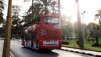 Ada salah satu aktivitas menarik yang bisa dilakukan saat ngabuburit di Alexandria. Yaitu naik bus tour Alexandria sambil menyusuri pinggir pantai Mediterania. (Kholifatunnisa/Istimewa)