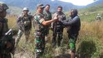 Detik-detik Ajudan Goliat Tabuni Ikrar Setia NKRI di Hadapan TNI