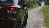 Nissan Terra menyusuri jalanan Sumatera. Foto: Dikhy Sasra