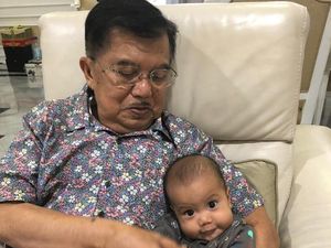 Libur Lebaran Wapres JK: Asyik Momong Cucu, Larang Keluarga Pegang HP